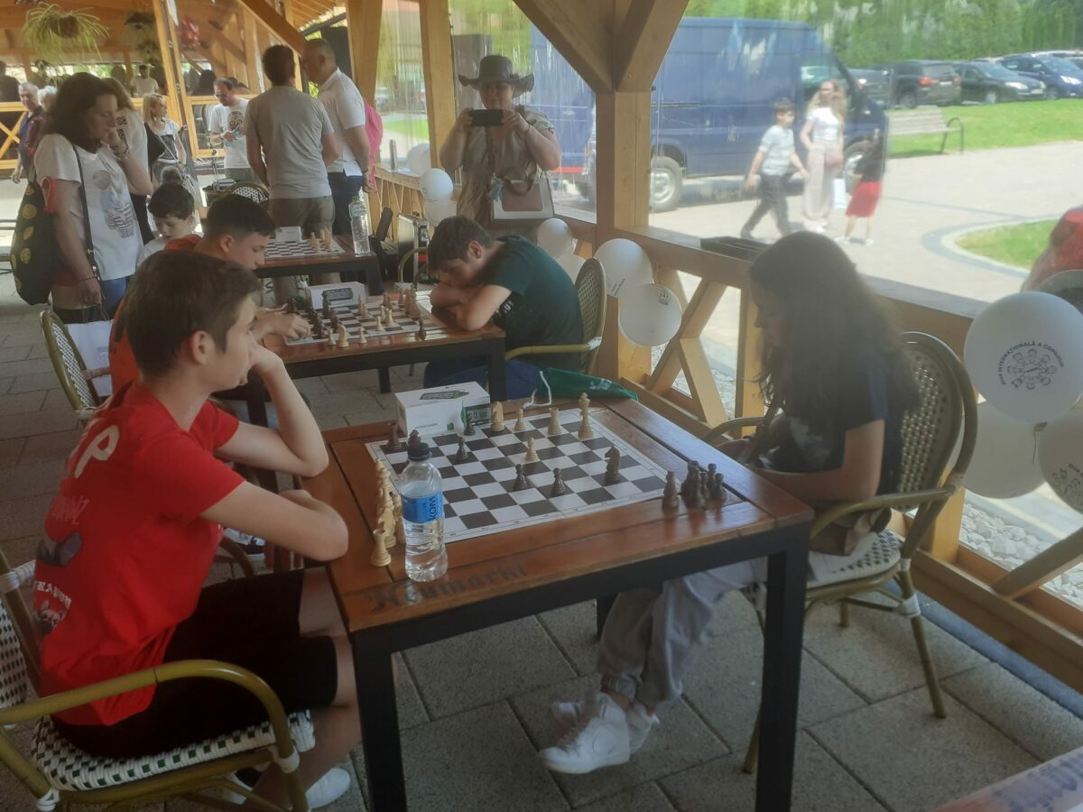 FOTO Zeci de tineri au participat la Cupa 1 iunie la șah