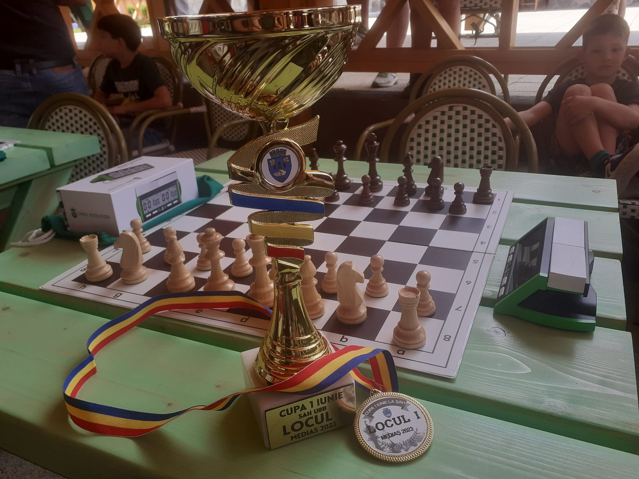 foto zeci de tineri au participat la cupa 1 iunie la șah