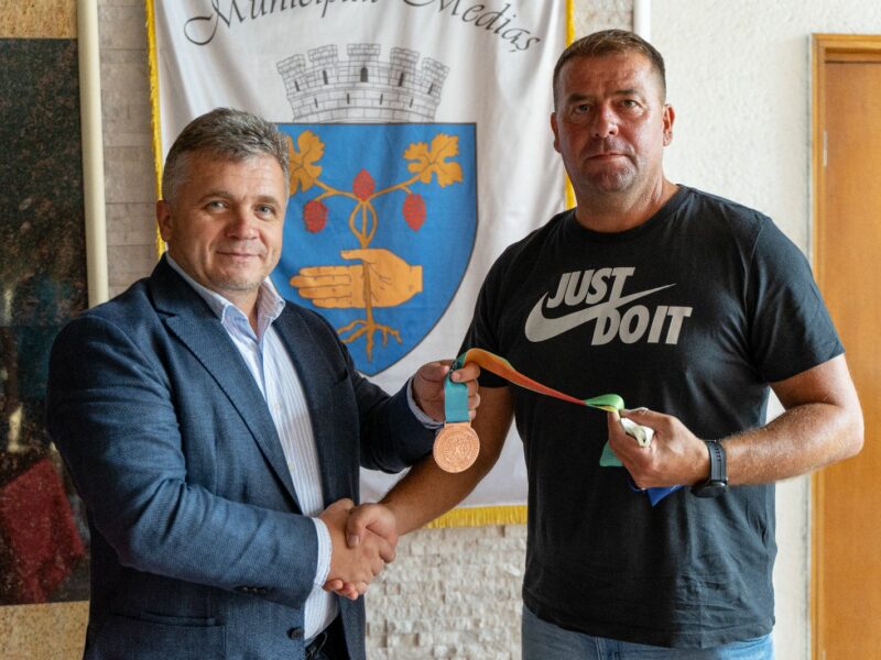 delegația medieșeană s-a întors de la „jocurile internaționale ale copiilor“ din coreea de sud” - grupa lui costel hanc pe podium la fotbal
