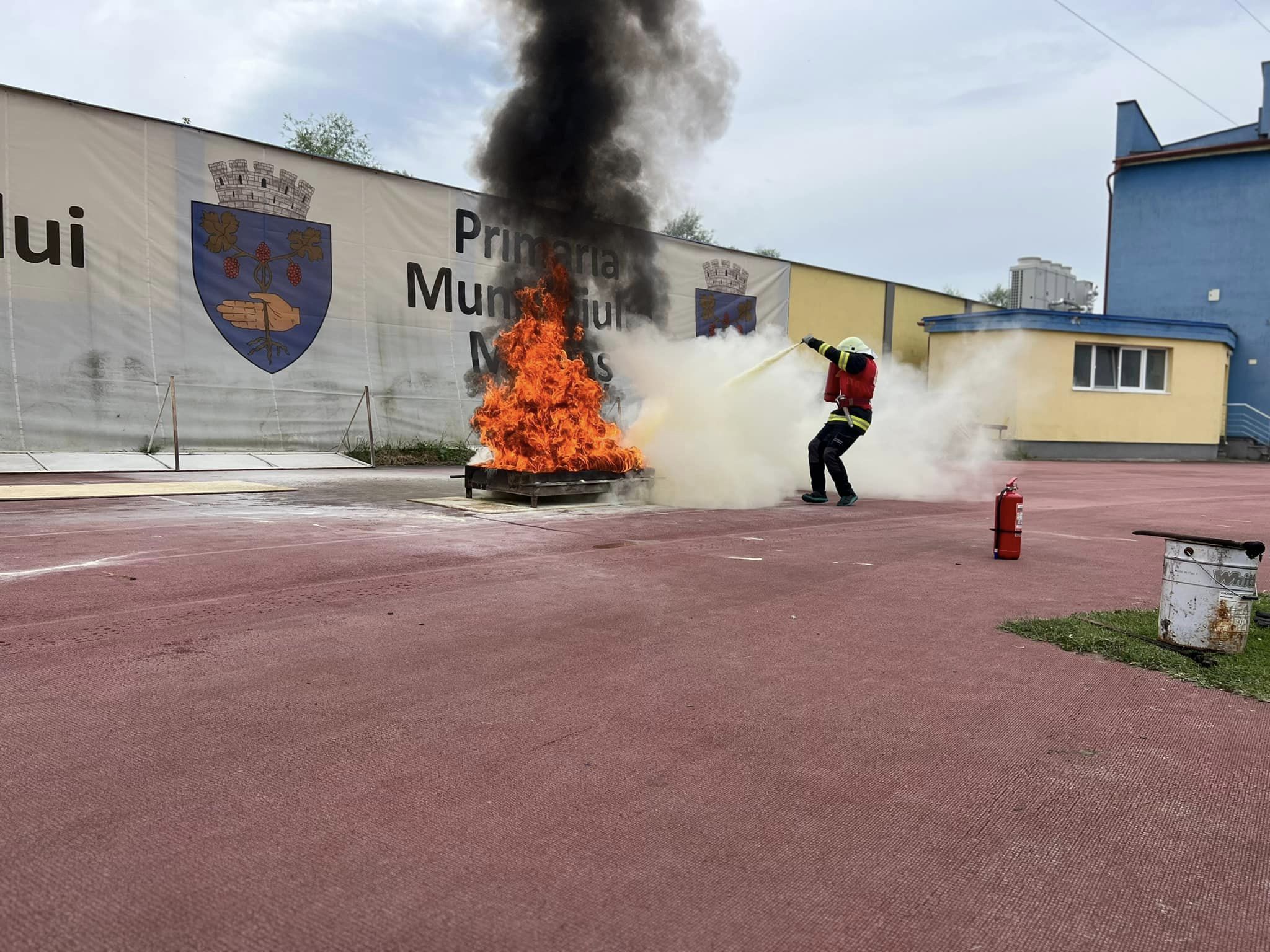 FOTO Pompierii din șapte județe s-au întrecut la Mediaș la faza interjudețeană a Concursurilor Serviciilor pentru Situații de Urgență 5 foto pompierii din șapte județe s-au întrecut la mediaș la faza interjudețeană a concursurilor serviciilor pentru situații de urgență