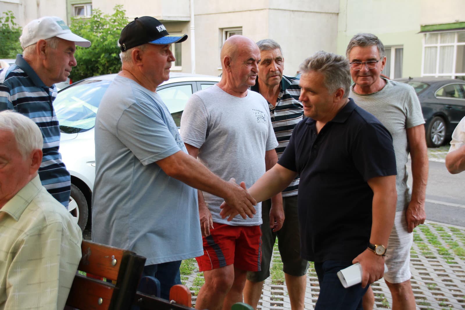 primarul din mediaș, în dialog cu cetățenii din cartierul după-zid: ”aceste întâlniri sunt extrem de utile” (foto)