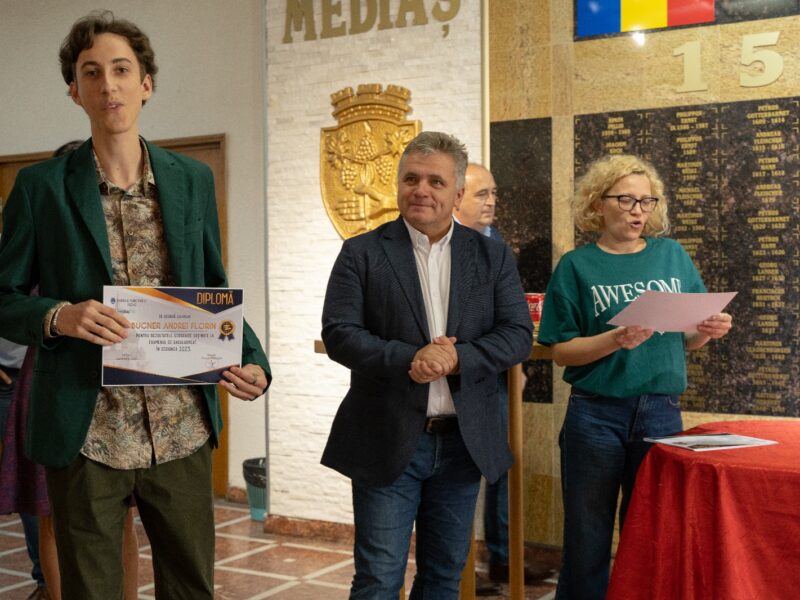 elevii medieșeni premiați pentru rezultate deosebite la examenele naționale (foto, video)