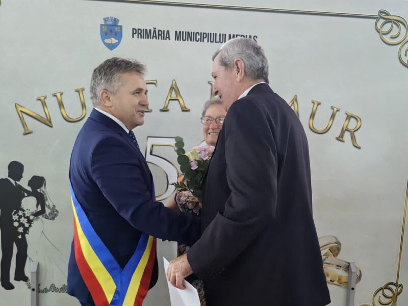 peste 120 de cupluri din mediaș, premiate pentru 50 de ani de căsătorie (galerie foto)