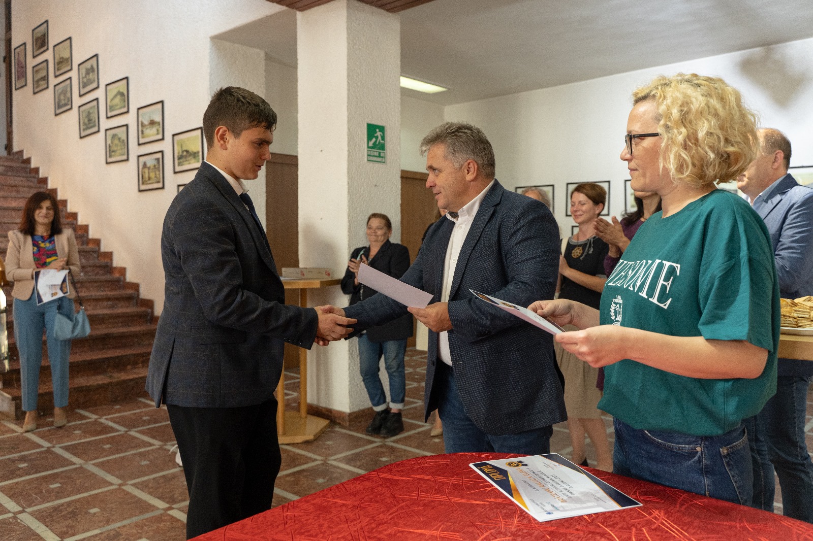 elevii medieșeni premiați pentru rezultate deosebite la examenele naționale (foto, video)