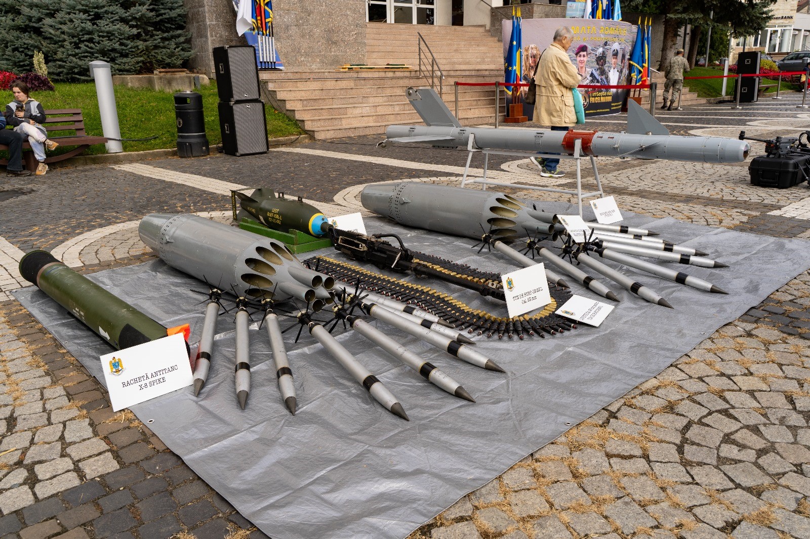ziua armatei, în centrul mediașului. copiii, cei mai încântați de tehnica militară (foto)