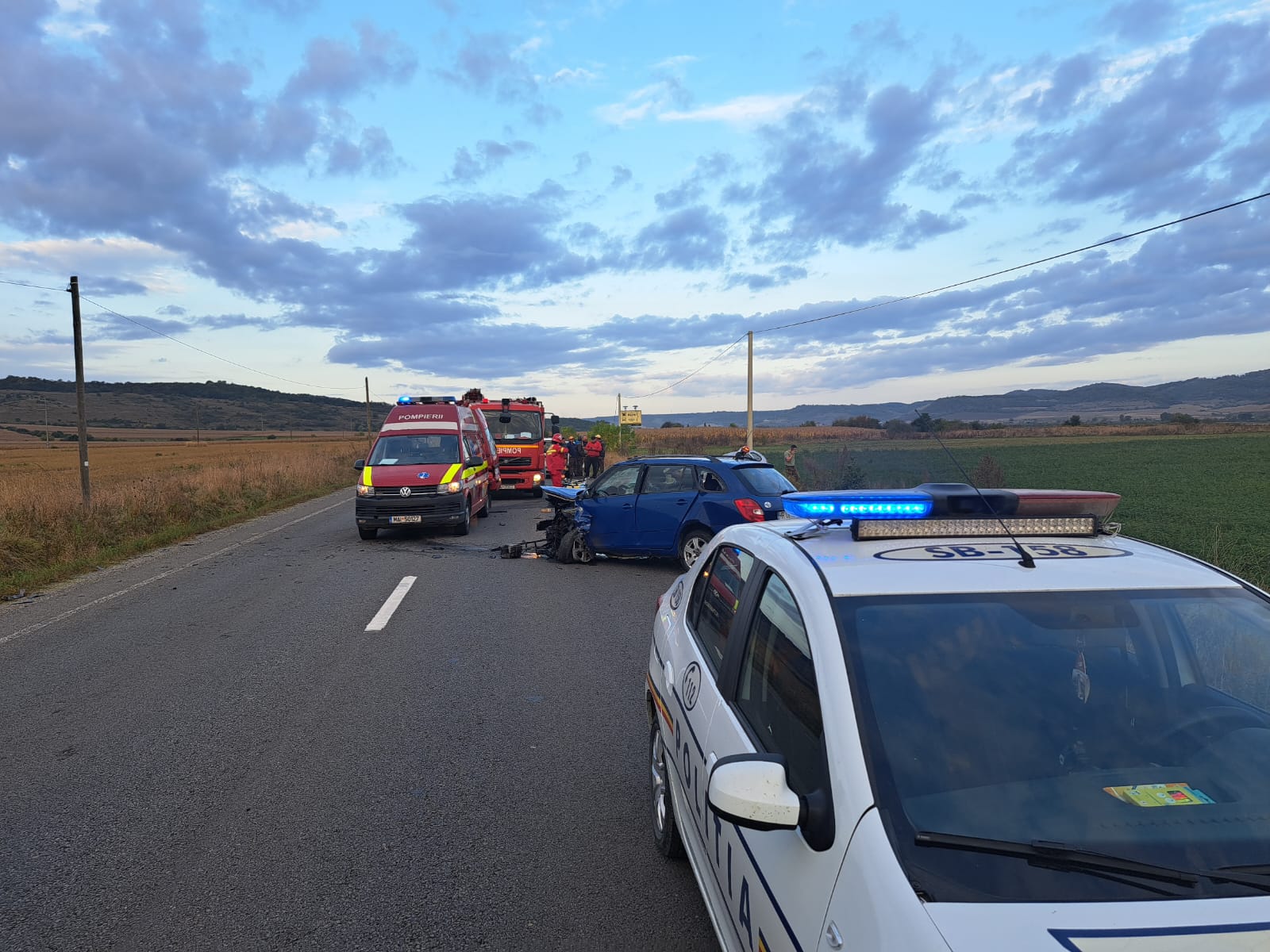 accident cu două mașini pe dn14 la laslea. a fost solicitat elicopterul smurd (foto)