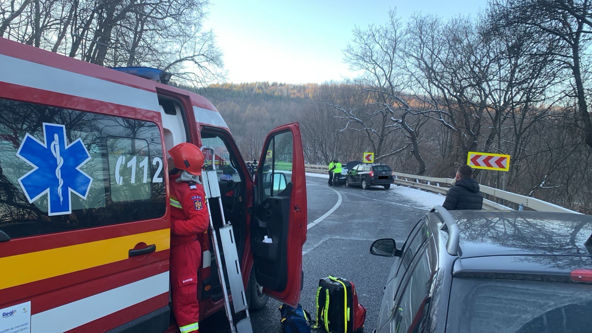 Accident cu patru persoane rănite, duminică la Slimnic. Un șofer a intrat pe contrasens cu viteză (foto) 2 accident cu patru persoane rănite, duminică la slimnic. un șofer a intrat pe contrasens cu viteză (foto)