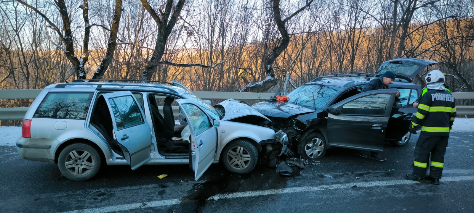 Accident cu patru persoane rănite, duminică la Slimnic. Un șofer a intrat pe contrasens cu viteză (foto) 3 accident cu patru persoane rănite, duminică la slimnic. un șofer a intrat pe contrasens cu viteză (foto)