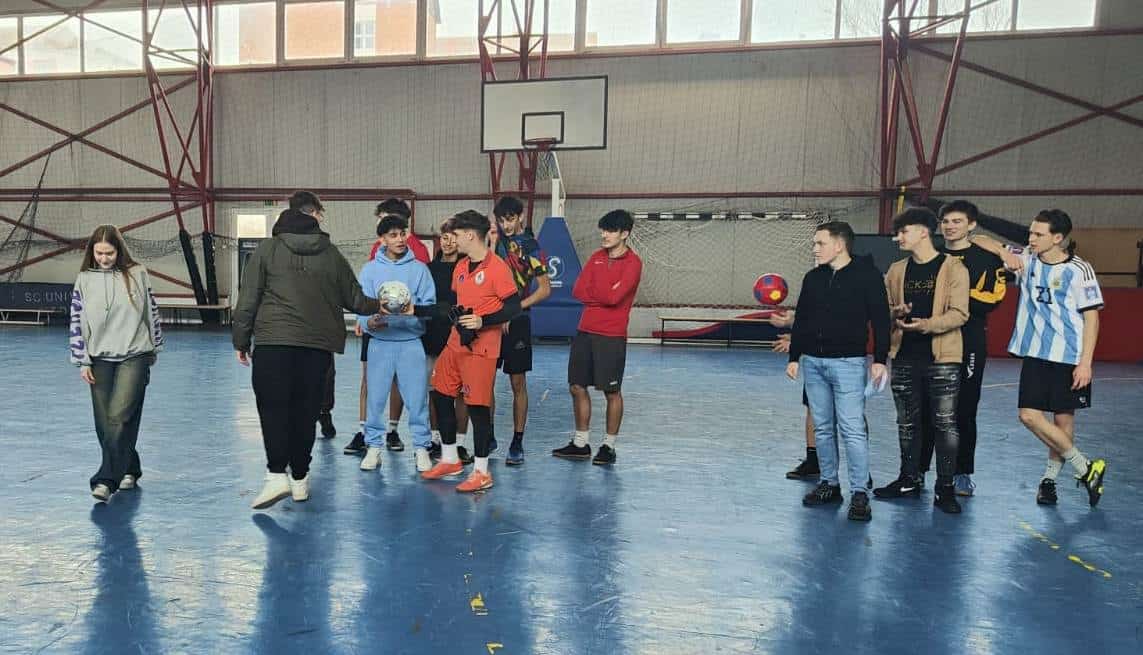 campionatul de fotbal pe clase la liceul ”axente sever”: ” suntem mulțumiți de reușita acestor activități extrașcolare” (foto)