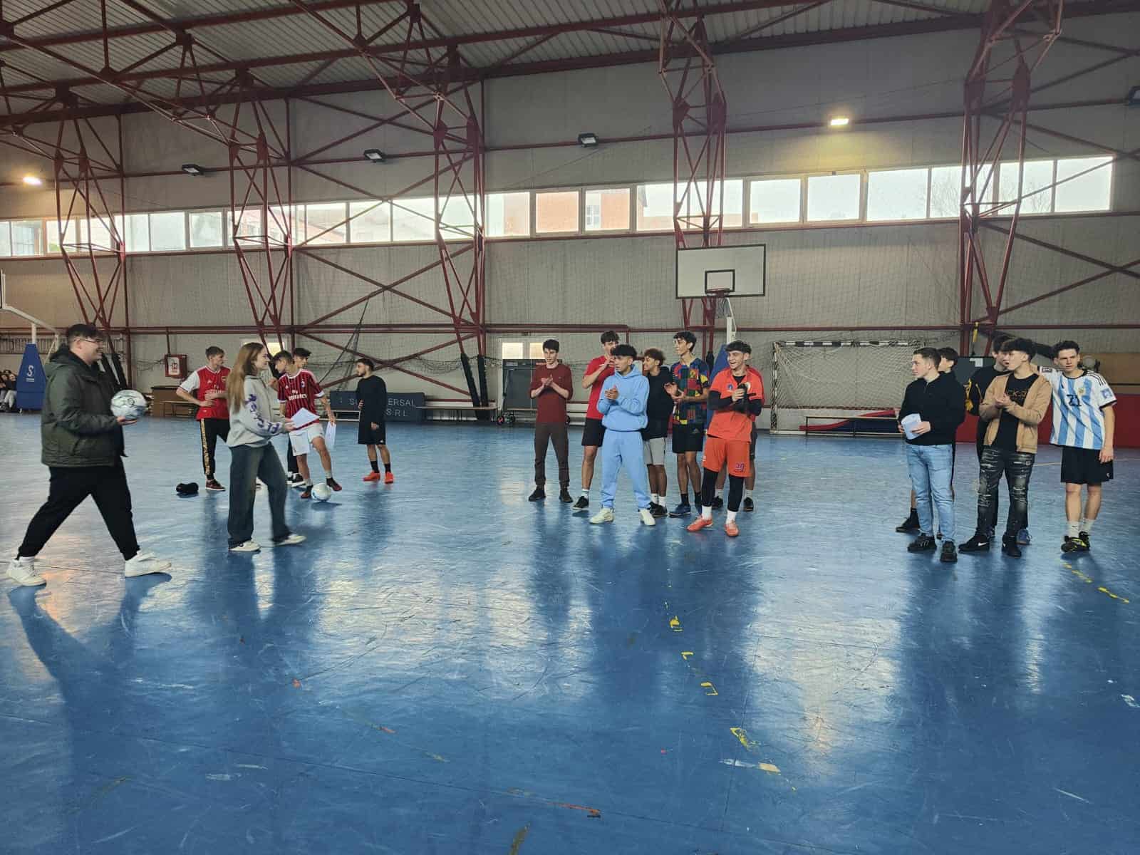 Campionatul de fotbal pe clase la liceul ”Axente Sever”: ” Suntem mulțumiți de reușita acestor activități extrașcolare” (foto) 2 campionatul de fotbal pe clase la liceul ”axente sever”: ” suntem mulțumiți de reușita acestor activități extrașcolare” (foto)