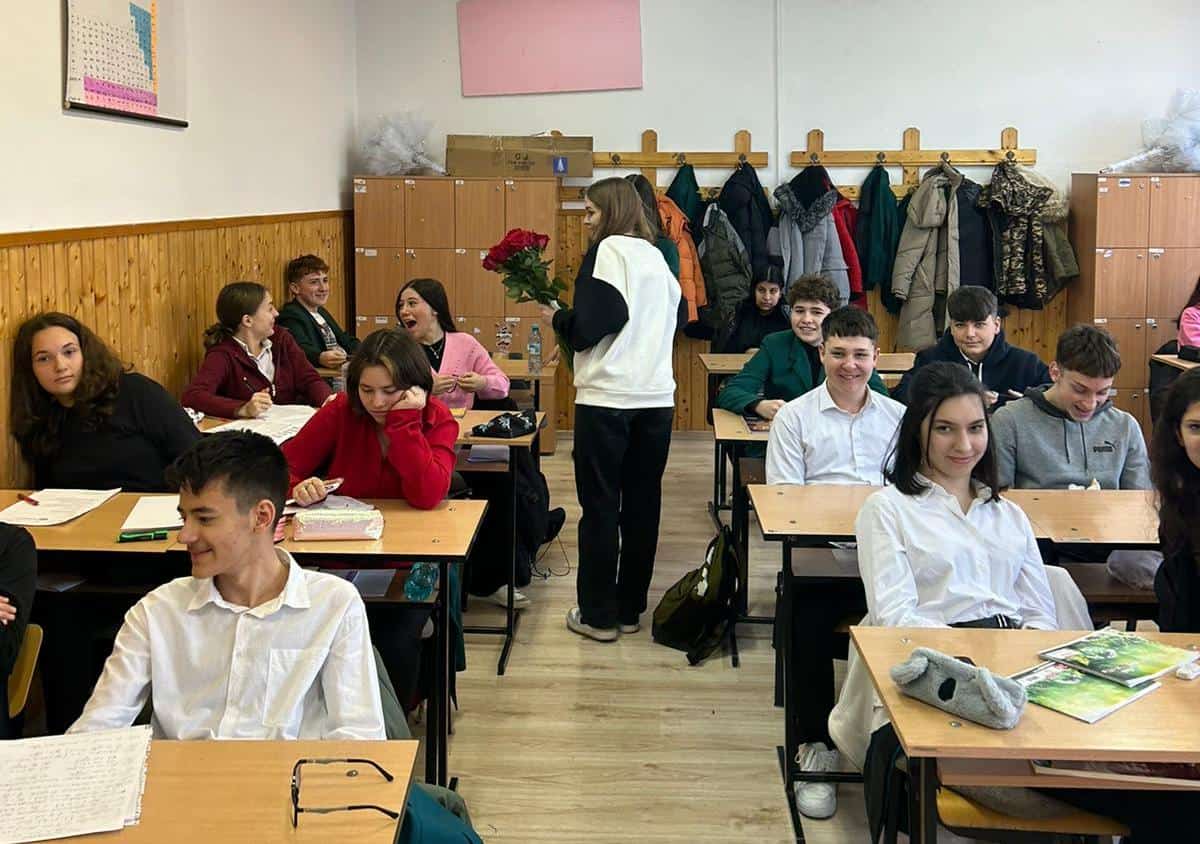 O floare pentru fiecare: Dragoste la liceul ”Axente Sever” de Ziua Îndrăgostiților (foto) 2 o floare pentru fiecare: dragoste la liceul ”axente sever” de ziua îndrăgostiților (foto)