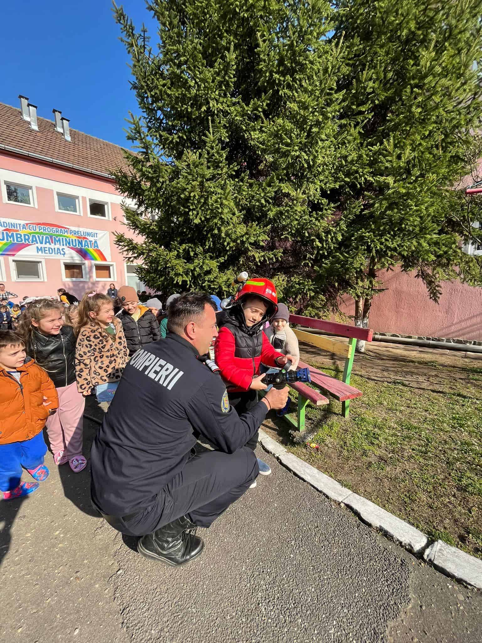 ziua protecției civile. o experiență memorabilă pentru preșcolarii de la ”dumbrava minunată” (foto)
