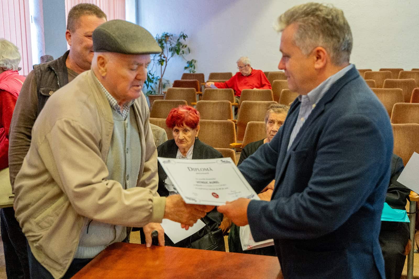 aproape 200 de octogenari premiați de primăria mediaș