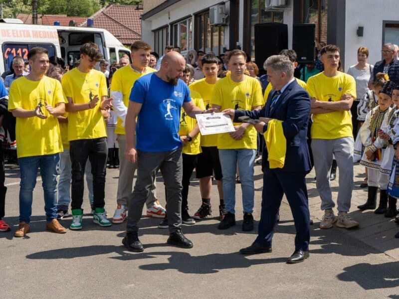 sute de medieșeni prezenți în prima zi de paște la țuru (foto)