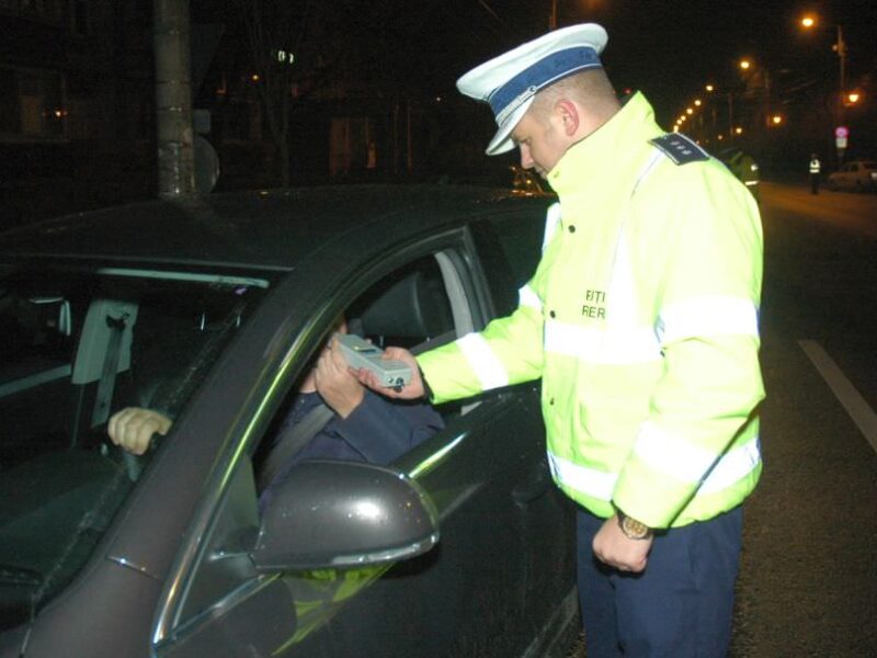 un locuitor din dumbrăveni, prins băut și fără permis