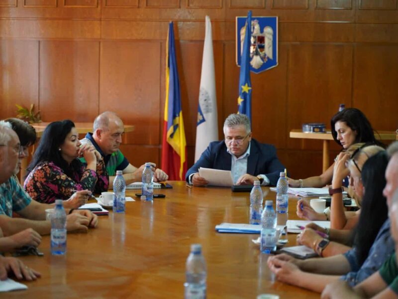 primarul gheorghe roman a avut o întâlnire cu directorii școlilor din mediaș pentru a discuta despre pregătirile pentru noul an școlar.