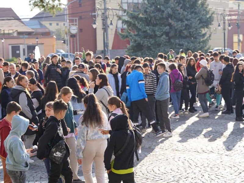 peste 700 de voluntari au participat sâmbătă dimineață la evenimentul „let’s do it, mediaș!” (foto)