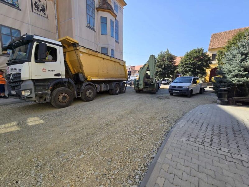 lucrările de reabilitare pe strada petru rareș din municipiul mediaș au început.