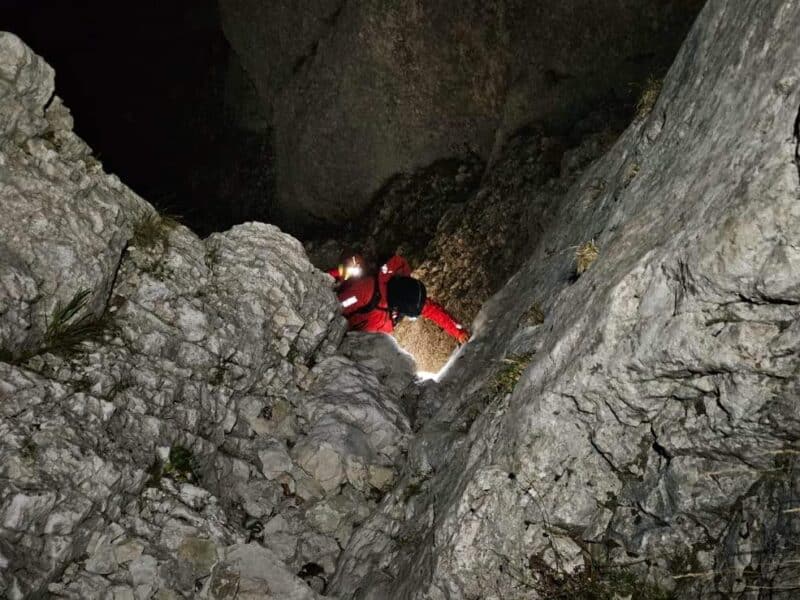 turiști rescatați după peste 12 ore din munții piatra craiului