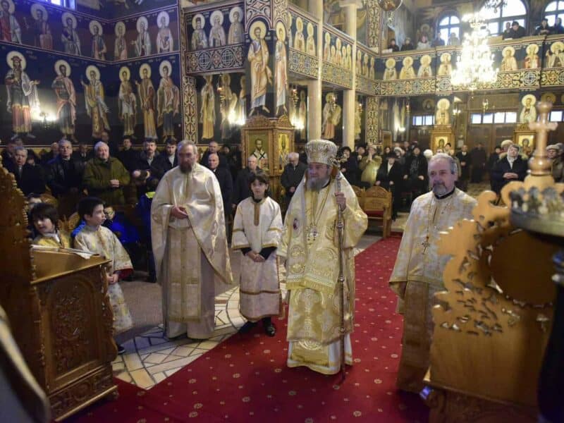 joi are loc o mare sărbătoare pentru creștinii ortodocși, fiind permis și consumul de pește.