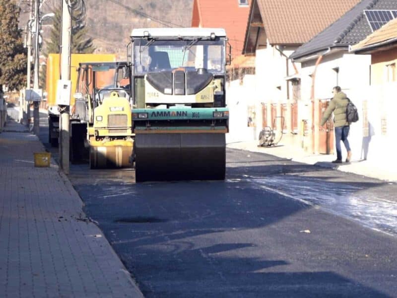 asfaltare pe o stradă majoră din municipiul mediaș (video)