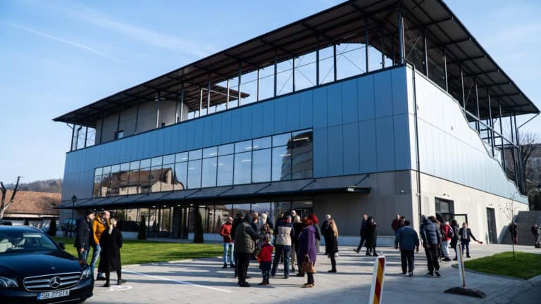 cel mai modern centru de agrement și sport din județ a fost inaugurat în mediaș, după o investiție de 19,5 milioane lei (video foto)