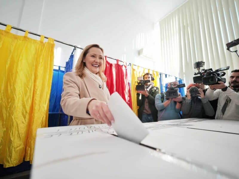 voturile în județ: lasconi câștigătoare la sibiu și cisnădie, ciolacu învinge la alțâna și hoghilag, în timp ce georgescu dominate în sate și în mediaș