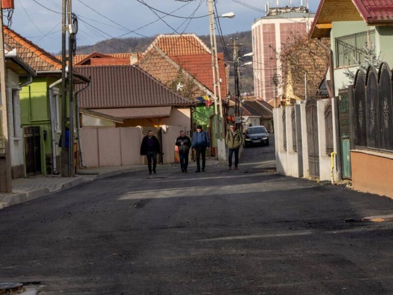 asfaltare pe străzile traian, decebal și bicaz în municipiul mediaș (video foto)