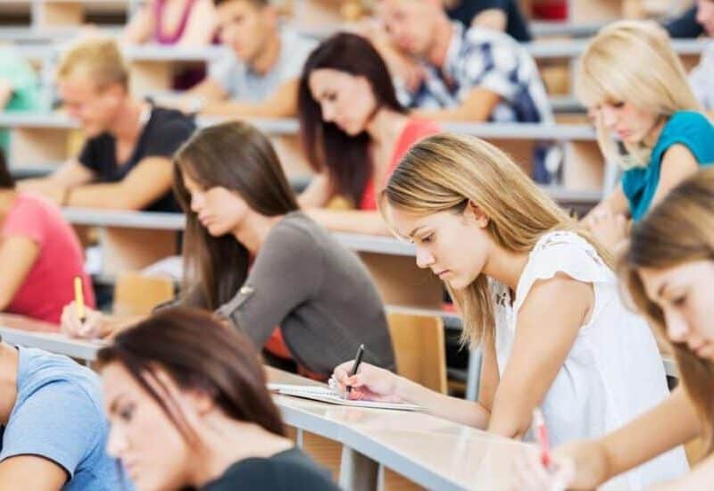 anunț semnificativ pentru tinerii care urmează studii în străinătate