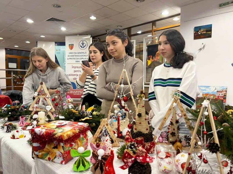 decorațiuni de crăciun realizate cu dragoste și pasiune de copiii din centrele de plasament din sibiu (foto)