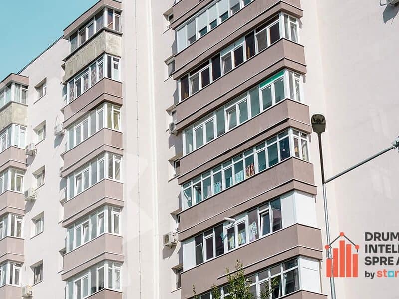 evoluția prețurilor apartamentelor la vânzare în principalele orașe din românia, cu accent pe creșterea semnificativă a prețurilor în sibiu, conform analizei storia