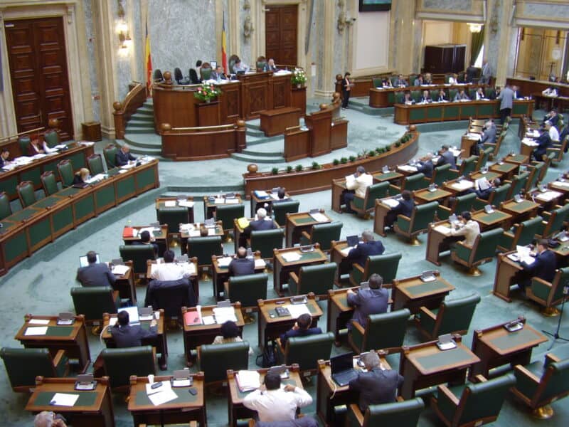 rezultate parțiale ale alegerilor parlamentare: psd se clasează pe primul loc, aur pe locul doi, urmat de pnl pe locul trei.