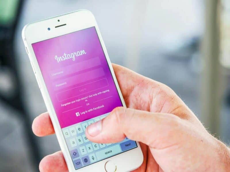 instagram va introduce în 2025 o funcție de inteligență artificială care va permite modificarea completă a conținutului,
