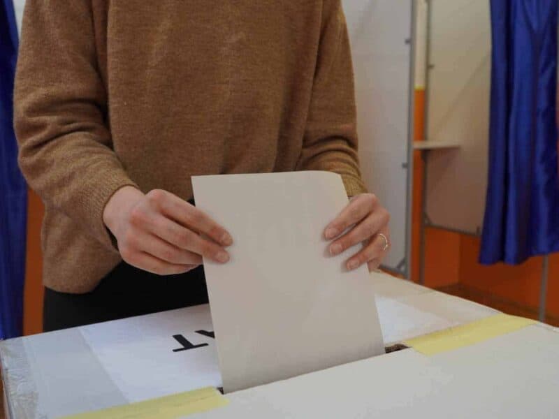 voturile la alegerile parlamentare din județul sibiu: pnl, aur și usr în competiție strânsă, iar pot a obținut un rezultat neașteptat.