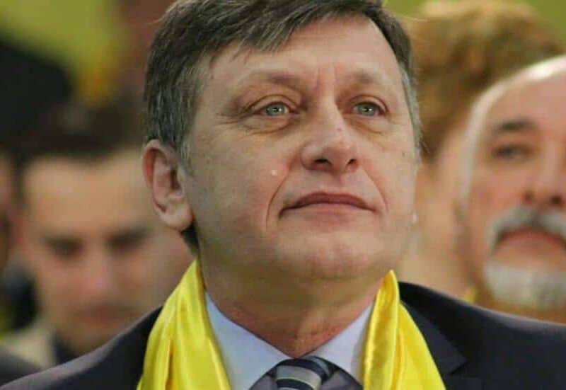 crin antonescu își retrage candidatura pentru alegerile prezidențiale.