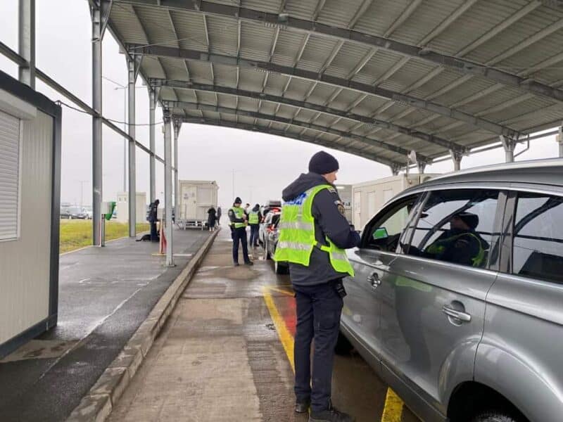 instituțiile de stat încep restructurările: aproximativ 20.000 de angajați își vor pierde locurile de muncă.