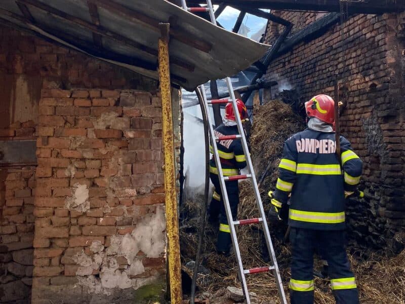 weekend dificil pentru pompierii din sibiu: 12 incendii și peste 170 de intervenții isu (foto)