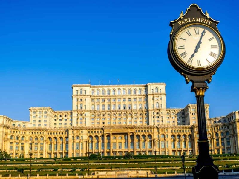 ordonanța trenuleț pentru cei fără influență: aproape 1.000 de posturi scoase la concurs de instituțiile de stat.