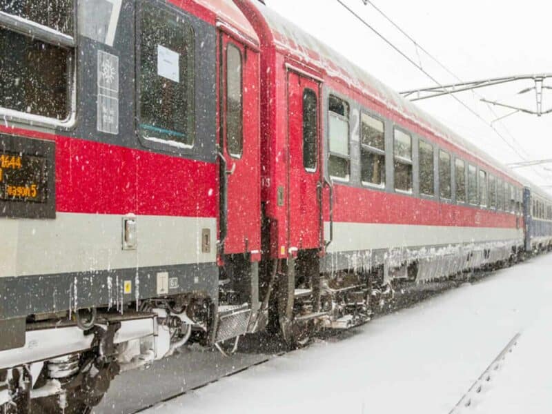tren de pasageri deraiat în județul brașov