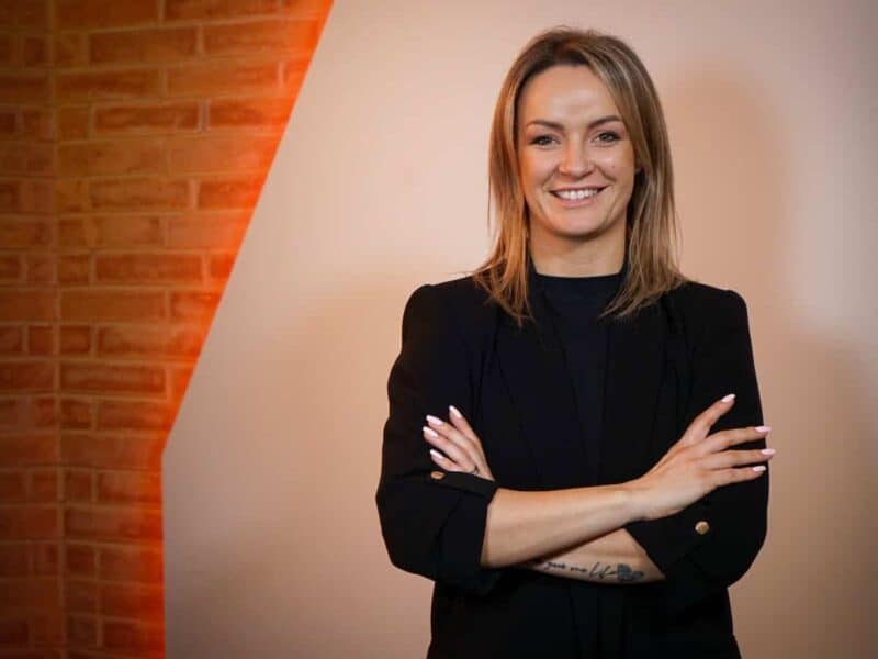 sibianca polițistă își construiește o carieră ca arbitru fifa. roxana timiș își dorește să participe la un campionat mondial (video reportaj)