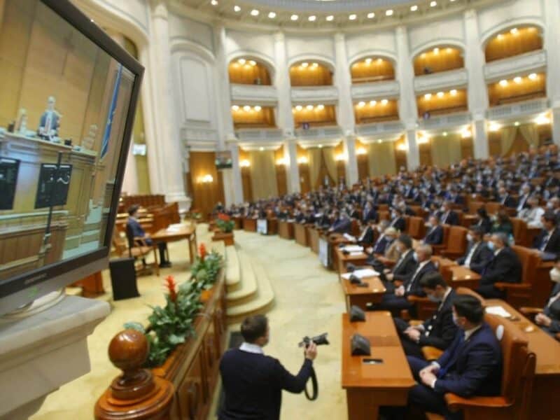 guvernul a hotărât soarta funcționarilor afectați de desființarea posturilor, cu unii care "ar putea pleca"