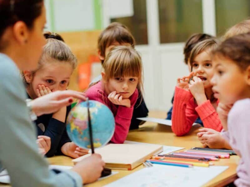ministrul educației dezvăluie reforme majore în sistemul de învățământ din românia.