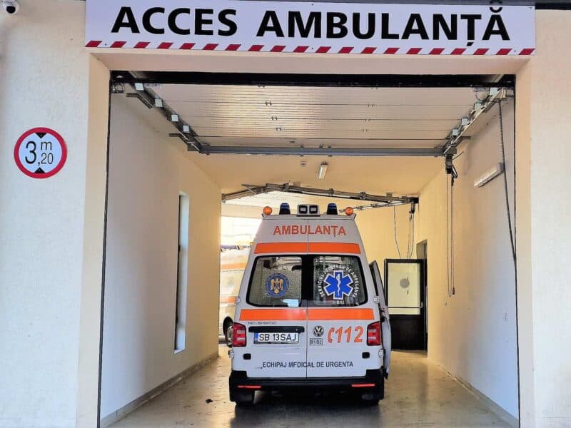 șofer implicat într-un accident cu un copac în mediaș din cauza unei probleme medicale la volan