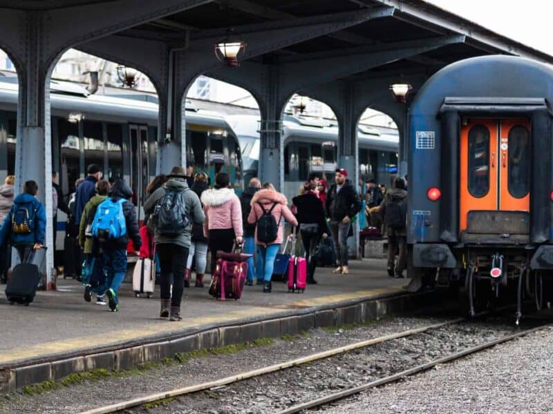 cfr majorează prețurile biletelor de tren; ministerul transporturilor a anunțat noile tarife.
