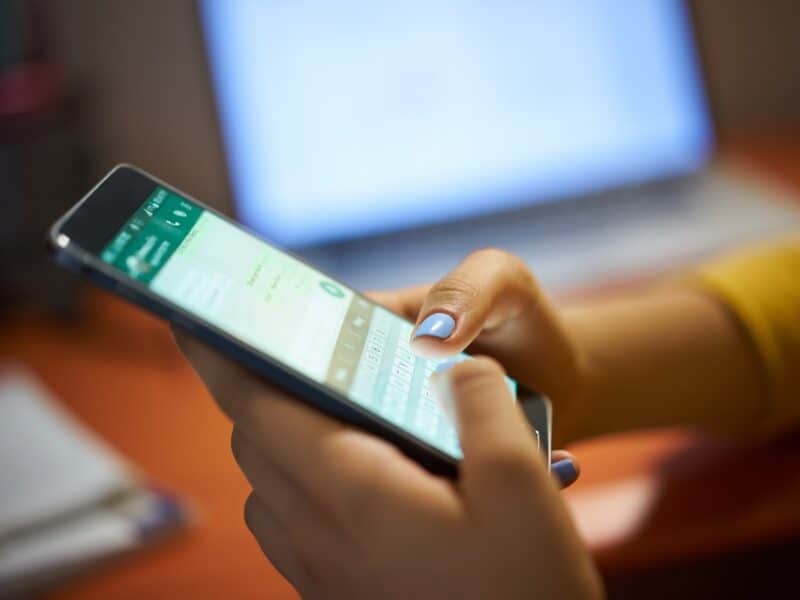 o nouă tehnică de fraudă pe whatsapp: escrocii cer coduri de verificare.