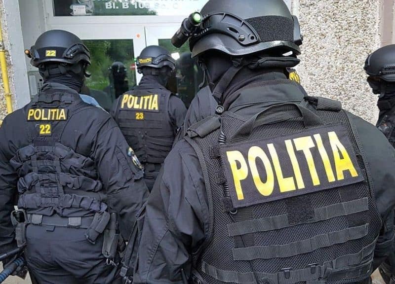 a fost efectuată o percheziție la apropiații lui horațiu potra, unde au fost descoperite arme, echipamente de război și bani.