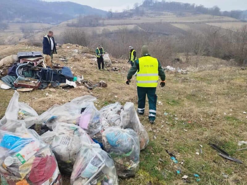 primarul din mediaș trage un semnal de alarmă în legătură cu persoanele care aruncă gunoaie în locuri nepermise: "toți vom avea de suferit" (foto)