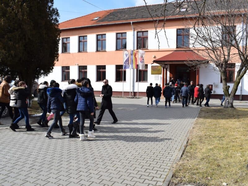 isj sibiu ia măsuri în urma notelor sub 5 obținute de elevii din trei licee la simularea de bacalaureat, iar novac afirmă că se analizează situația.