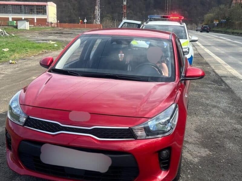 o tânără din iași a fost prinsă în trafic pe valea oltului fără permis de conducere (foto)
