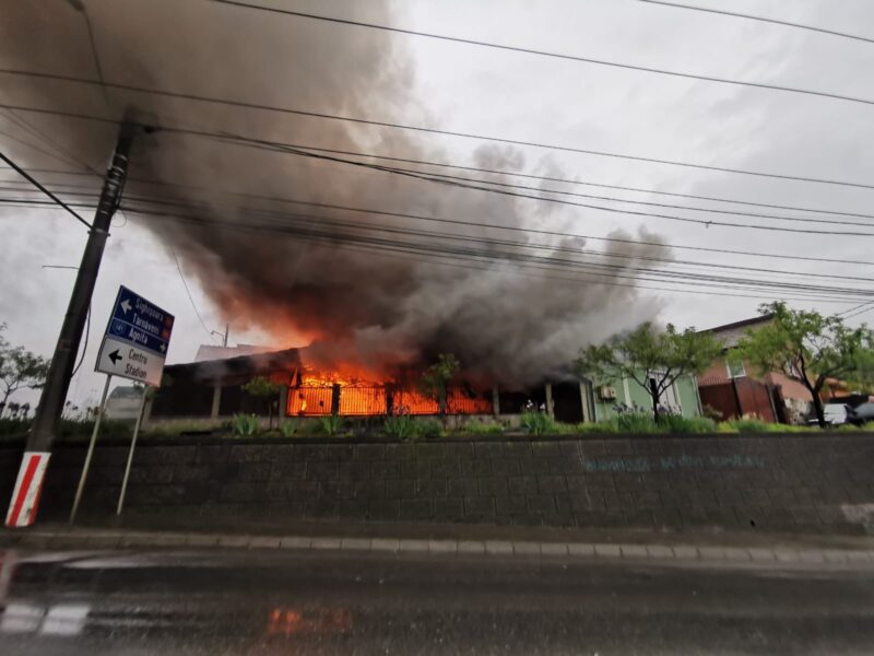 incendiu într-o locuință la mediaș. proprietarii, spitalizați (foto)